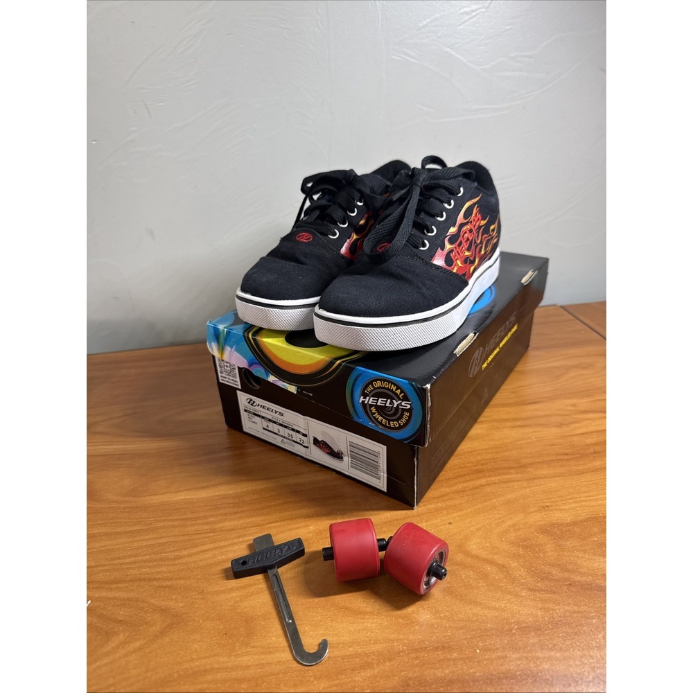 Heelys Pro 20 Prints HES10337H Sneakers, Youth Size 4 Black/Red/Flames COMPLETE